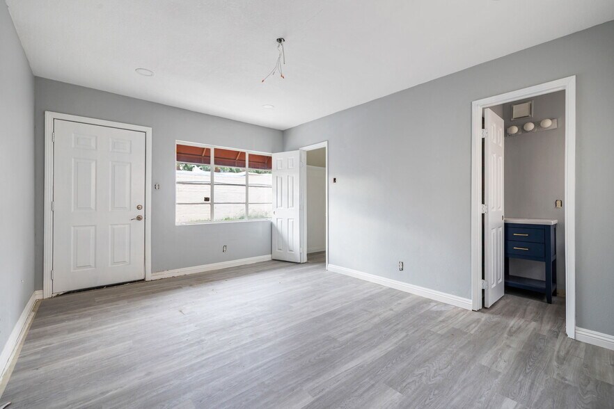 More Photos Of 1059-1063 N Palm Canyon Dr, Palm Springs Storefront For Sale