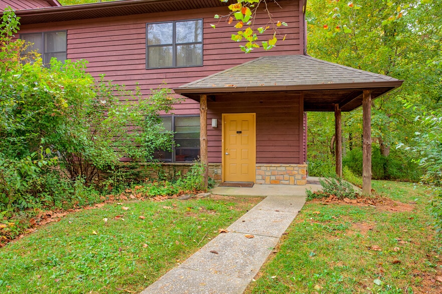 More Photos Of 1533 Arbors Ln, Bloomington Apartments For Sale
