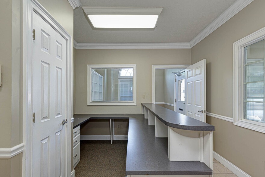 More Photos Of 5050 Warm Springs Rd, Columbus Office For Sale