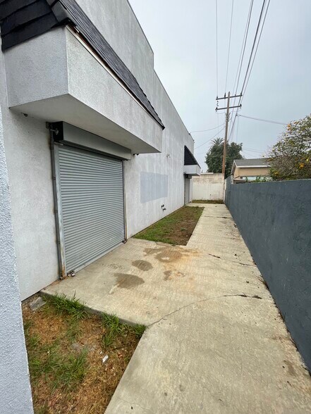 More Photos Of 961 W Compton Blvd, Compton Freestanding For Sale