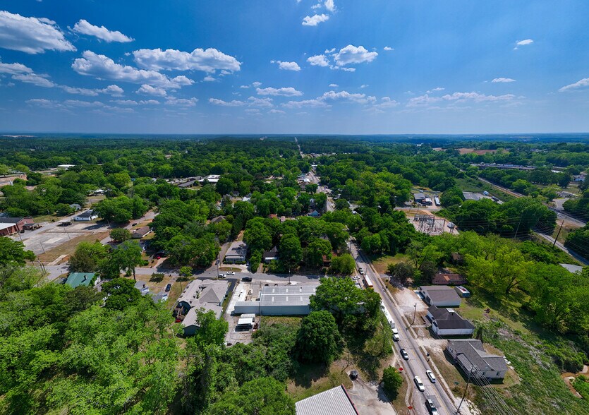 More Photos Of 211 Whitesville St, Lagrange Showroom For Sale