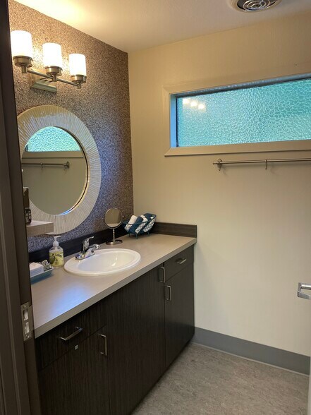 More Photos Of 17750 SW Lower Boones Ferry Rd, Lake Oswego Freestanding For Sale