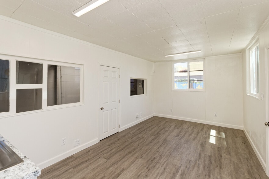 More Photos Of 2986 Chapman St, Oakland Warehouse For Lease
