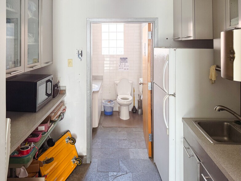 More Photos Of 18 Genevieve Pl, Great Neck Office For Lease