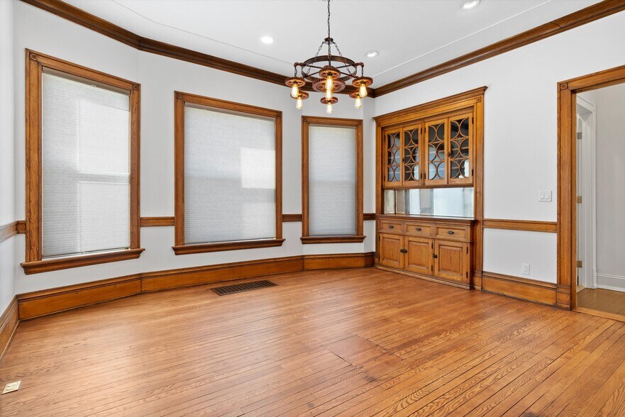 More Photos Of 124 W North Ave, Milwaukee Daycare Center For Sale