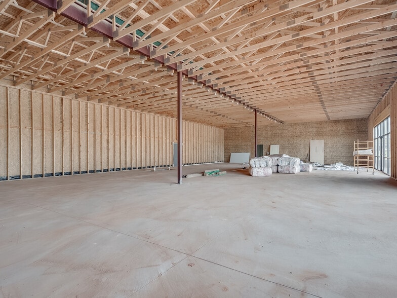 More Photos Of 4235 NW Expressway, Oklahoma City General Retail For Lease