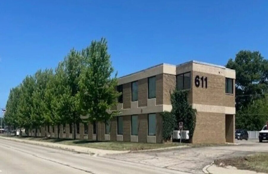Primary Photo Of 611 E Main St, East Dundee Office For Lease