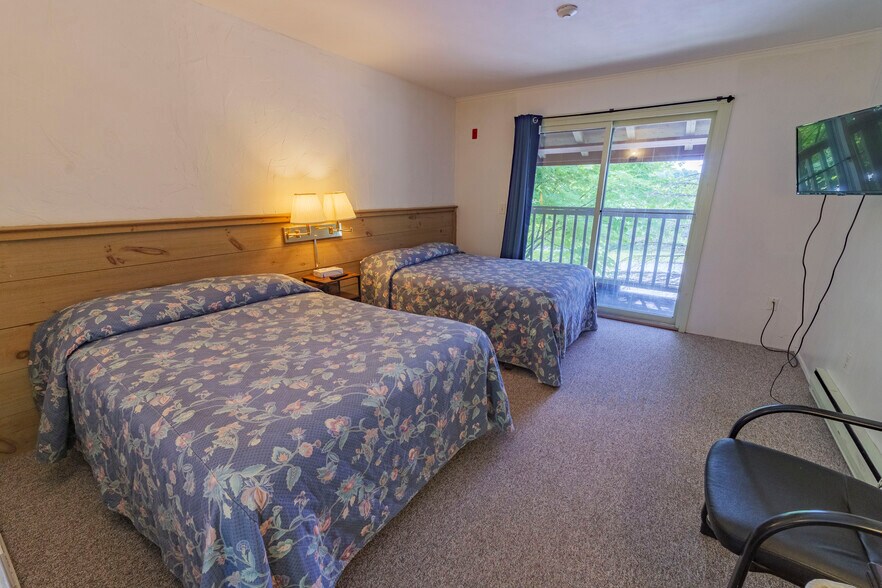 More Photos Of 6 Abroad Rd, West Dover Hotel For Sale
