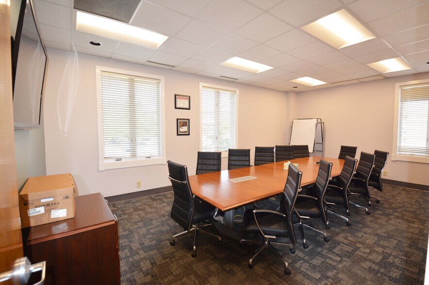 More Photos Of 119 Brookstown Ave, Winston-Salem Office For Lease