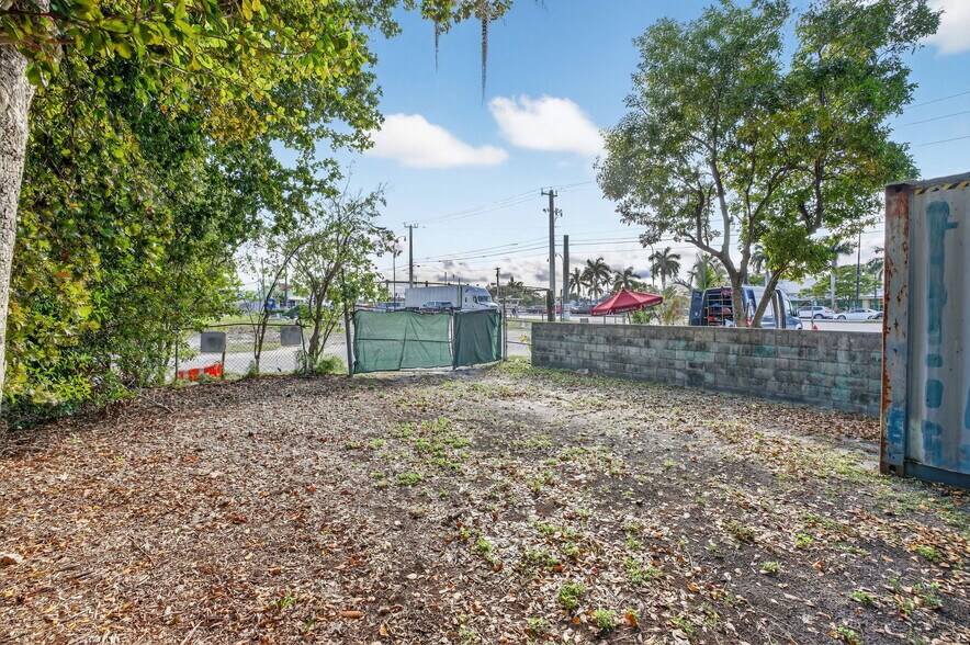 More Photos Of 3928 SW 12th Ct, Fort Lauderdale Manufacturing For Sale