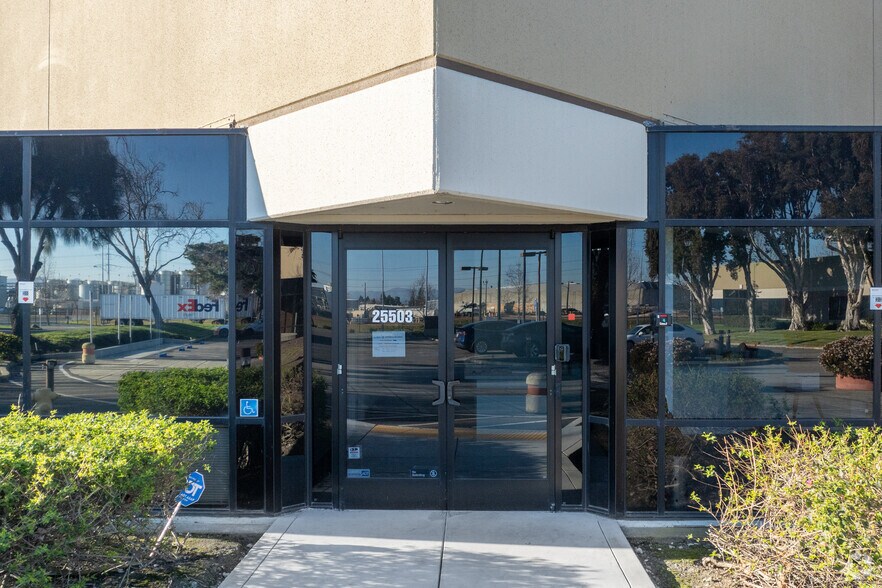 More Photos Of 3832 Bay Center Pl, Hayward Unknown For Lease