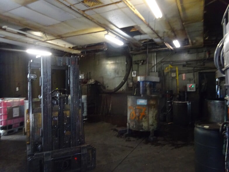 More Photos Of 3146 Marion St, Laureldale Manufacturing For Sale