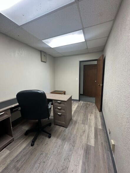 More Photos Of 200 N Falcon Dr, Oklahoma City Manufacturing For Lease