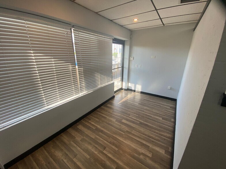 More Photos Of 6890 W Flagler St, Miami Storefront Retail Office For Lease
