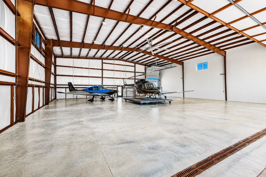 More Photos Of 3000 Westcourt rd, Denton Airplane Hangar For Sale