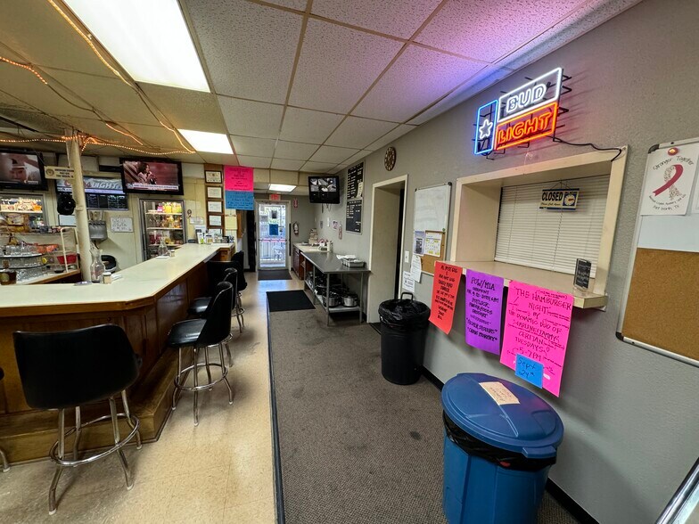 More Photos Of 1109-1137 Burton Hill Rd, Fort Worth Storefront Retail Office For Lease