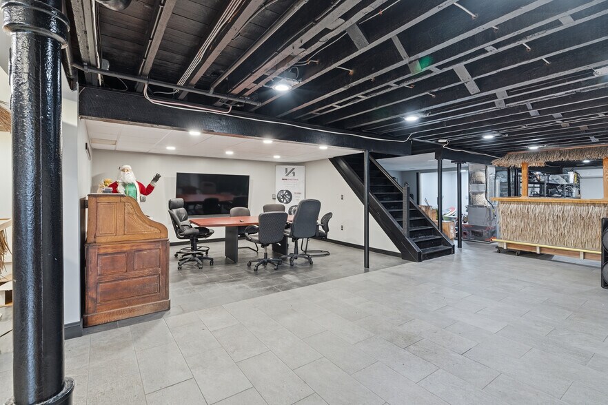More Photos Of 1097 Eddie Dowling Hwy, North Smithfield Service Station For Sale