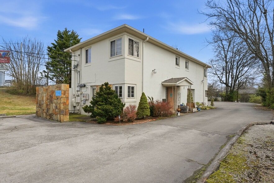 More Photos Of 6712 Kingston Pike, Knoxville Land For Sale