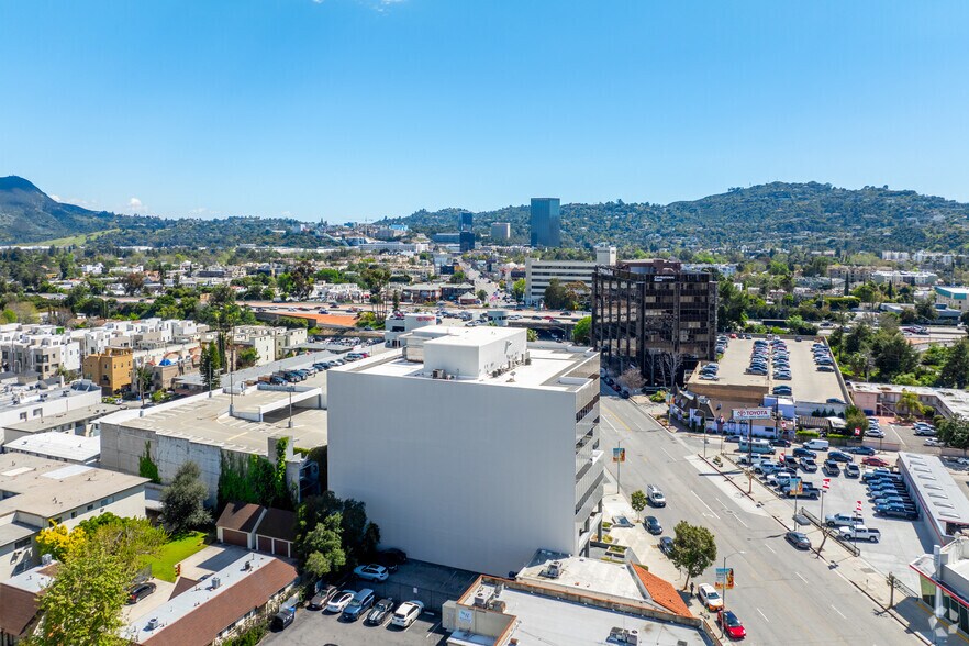 More Photos Of 4640 Lankershim Blvd, North Hollywood Office For Lease