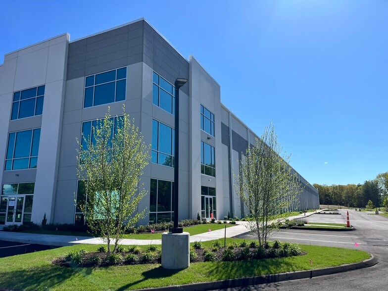 Primary Photo Of 30 Hamilton Rd, Windsor Locks Warehouse For Lease