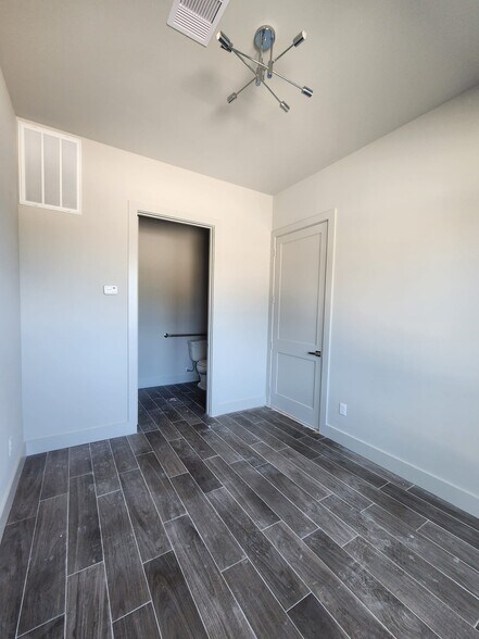 More Photos Of 14535 Lake Business Dr, Conroe Warehouse For Lease