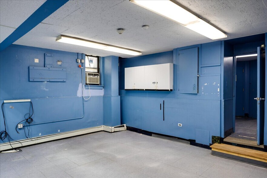 More Photos Of 16711 73rd Ave, Fresh Meadows Religious Facility For Lease