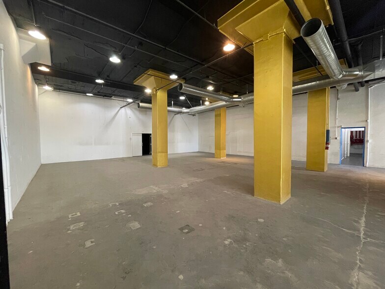 More Photos Of 7000 Romaine St, Los Angeles Showroom For Lease