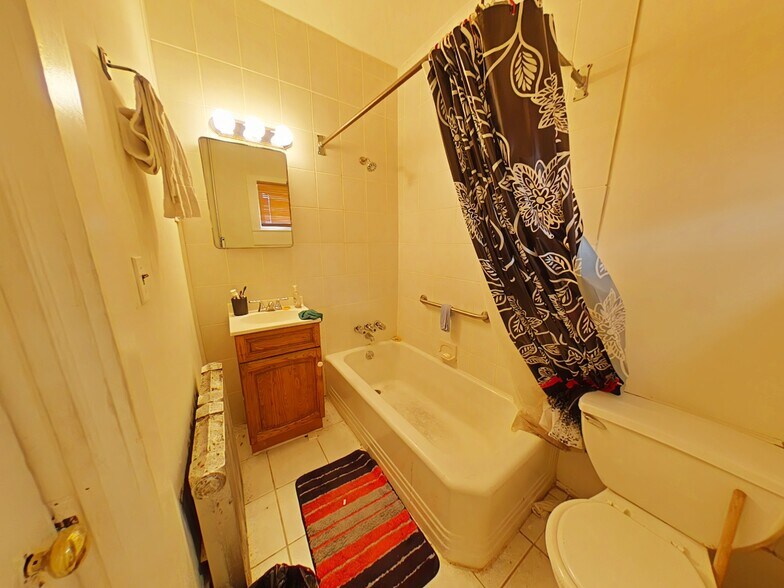 More Photos Of 202 Macdade Blvd, Collingdale Apartments For Sale