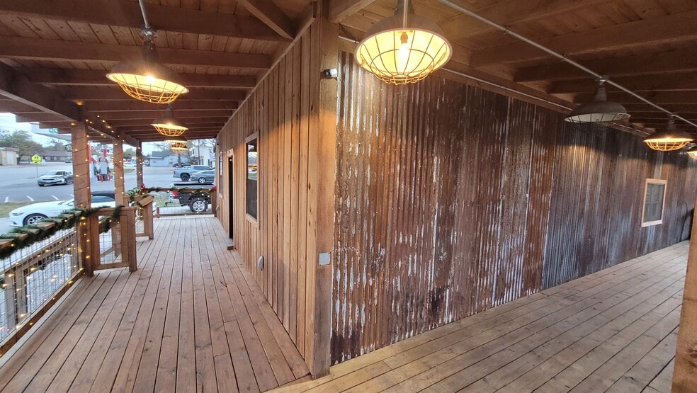 More Photos Of 1119 N Main St, Taylor Convenience Store For Sale