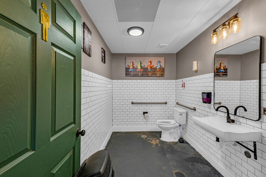 More Photos Of 4301 Avenue S, Galveston Storefront For Sale