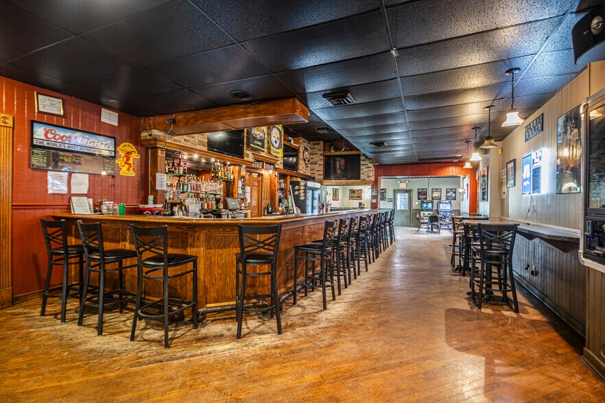 More Photos Of 708-710 Lawrence Ave, Ellwood City General Retail For Sale
