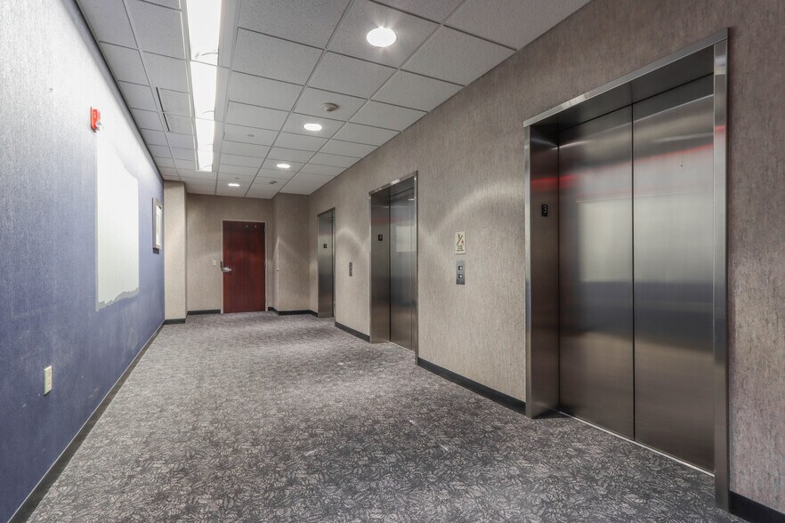 More Photos Of 11 Scott St, Wausau Office For Lease