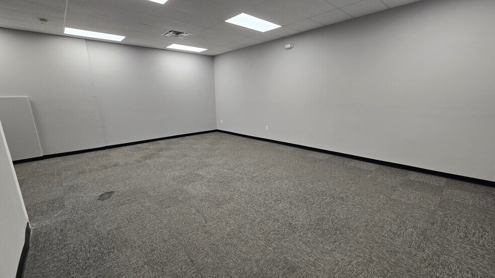 More Photos Of 5720 Gall Blvd, Zephyrhills Office For Lease
