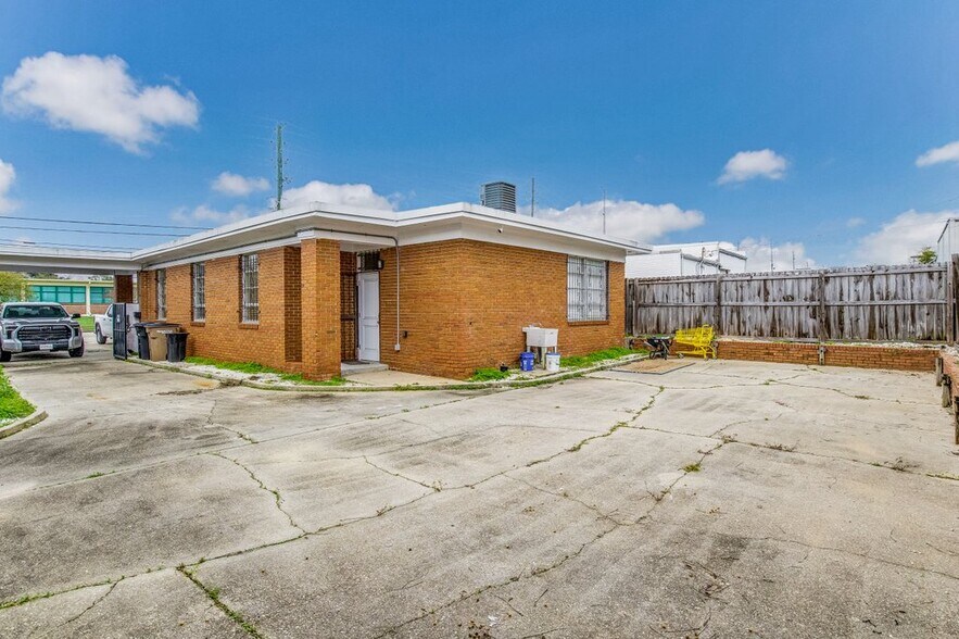More Photos Of 2220 N Palafox St, Pensacola Medical For Sale