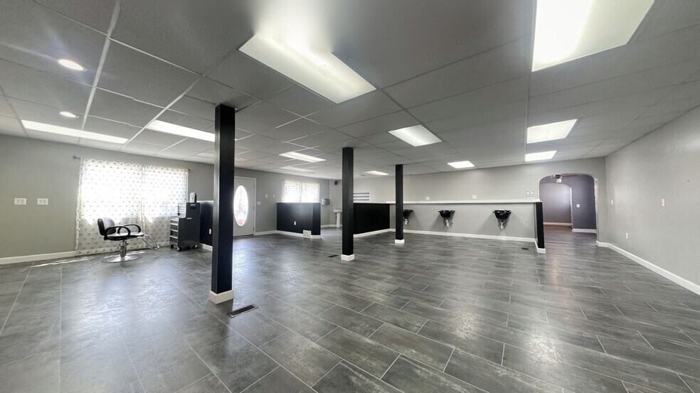 More Photos Of 118 Dingess St, Barboursville Freestanding For Sale