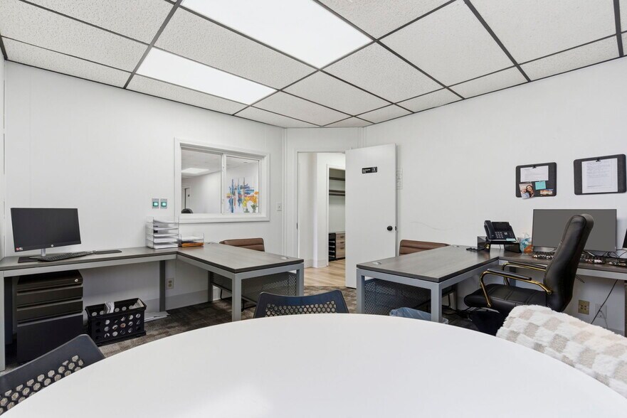 More Photos Of 1331 N Stewart Ave, Springfield Medical For Sale