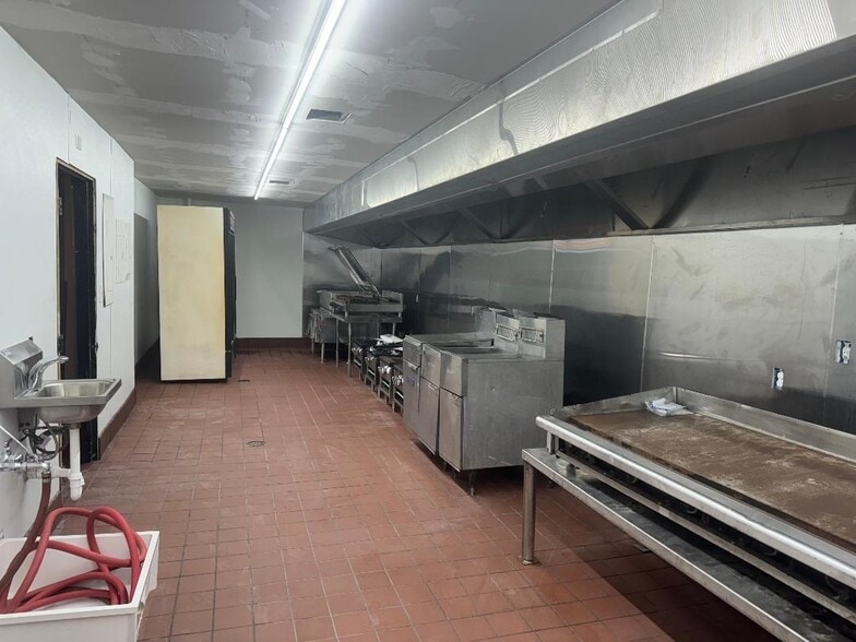 More Photos Of 711 Freeport St, Houston General Retail For Sale