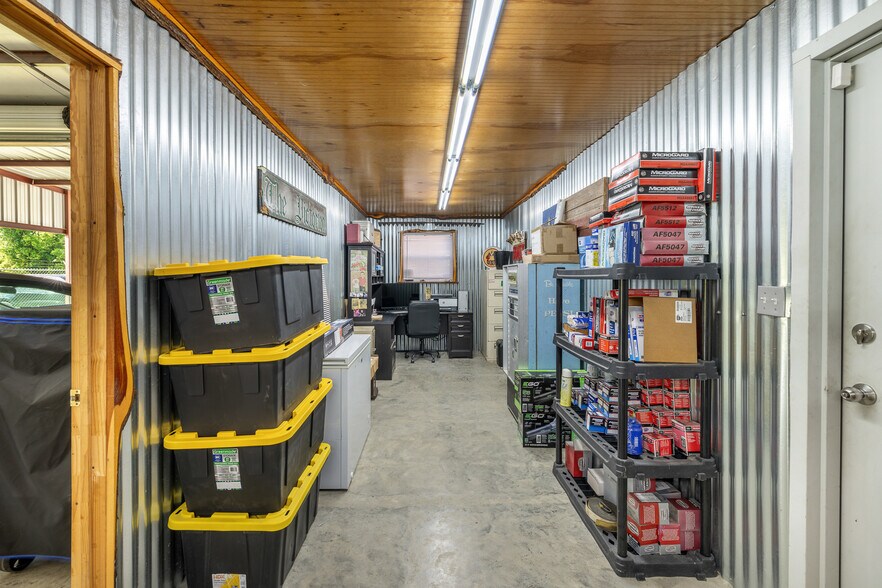 More Photos Of 418 S Commerce St, Bremond Auto Repair For Sale