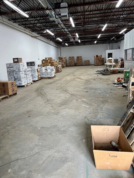 More Photos Of 1282 Trumbull Ave, Girard Warehouse For Lease
