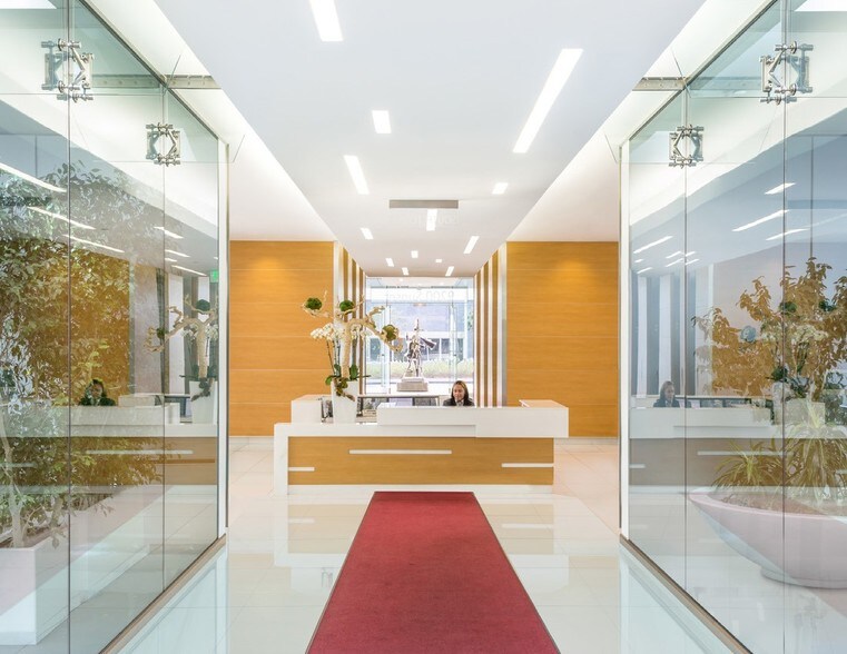 More Photos Of 9220 W Sunset Blvd, West Hollywood Office For Lease