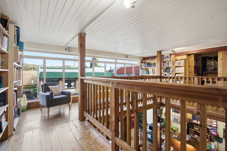 More Photos Of 657 E Main St, Cottage Grove Restaurant For Sale