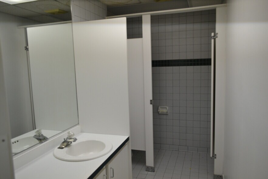 More Photos Of 1460 S McCall Rd, Englewood Medical For Sale