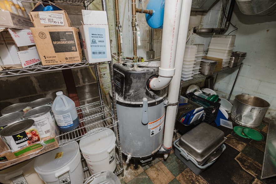 More Photos Of 830 N Kansas Ave, Topeka Bar For Sale