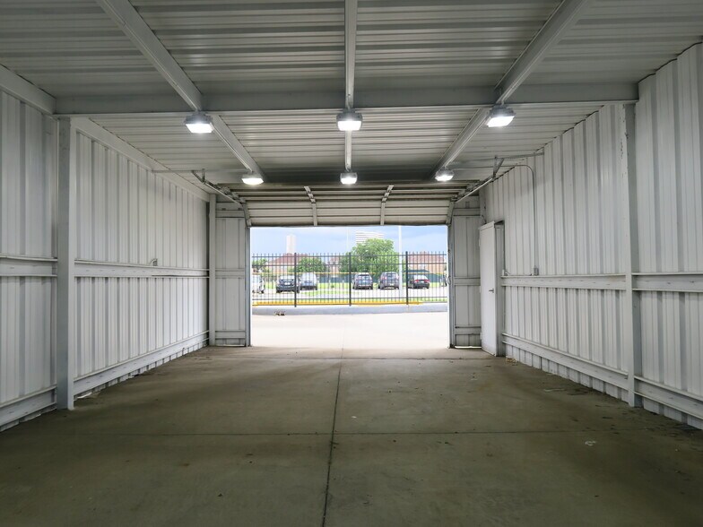 More Photos Of 5707 Schumacher Ln, Houston Auto Dealership For Lease