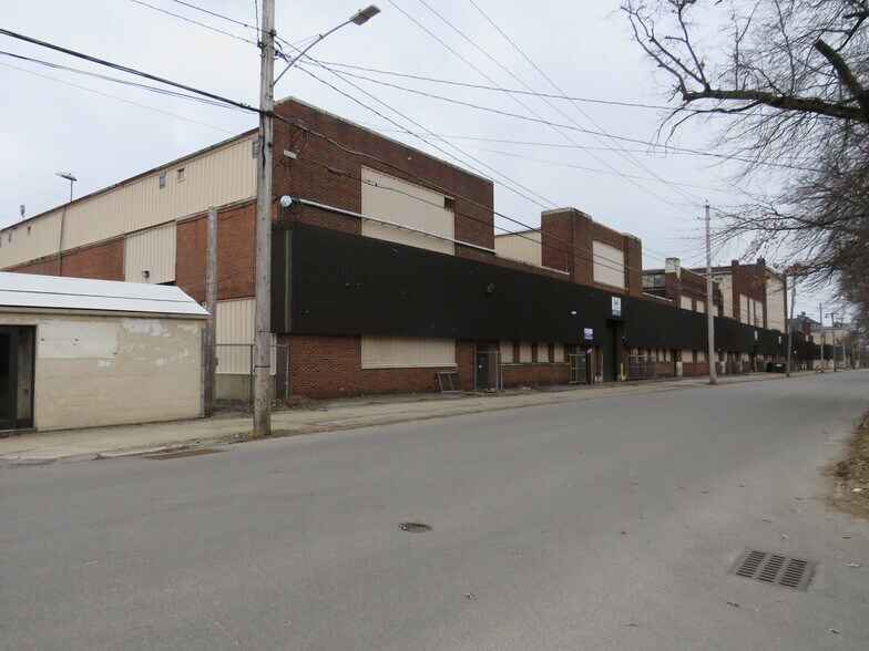 More Photos Of 186 Lincoln Ave, Grove City Warehouse For Lease