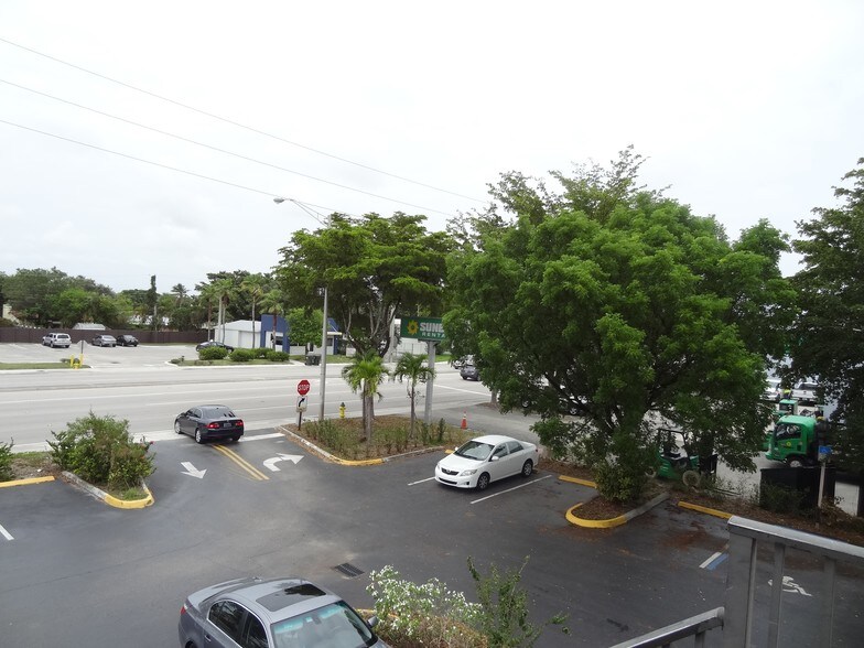 More Photos Of 600 W 44th St, Oakland Park Loft Creative Space For Lease