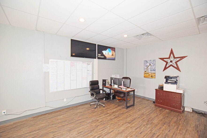 More Photos Of 10503 W County Rd 72, Midland Warehouse For Lease