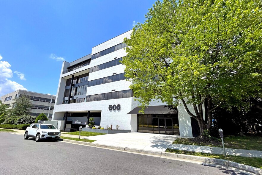 More Photos Of 606 Baltimore Ave, Towson Medical For Lease