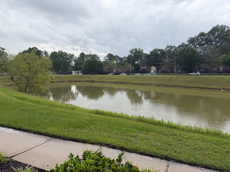 More Photos Of 13644 Breton Ridge St, Houston Medical For Sale