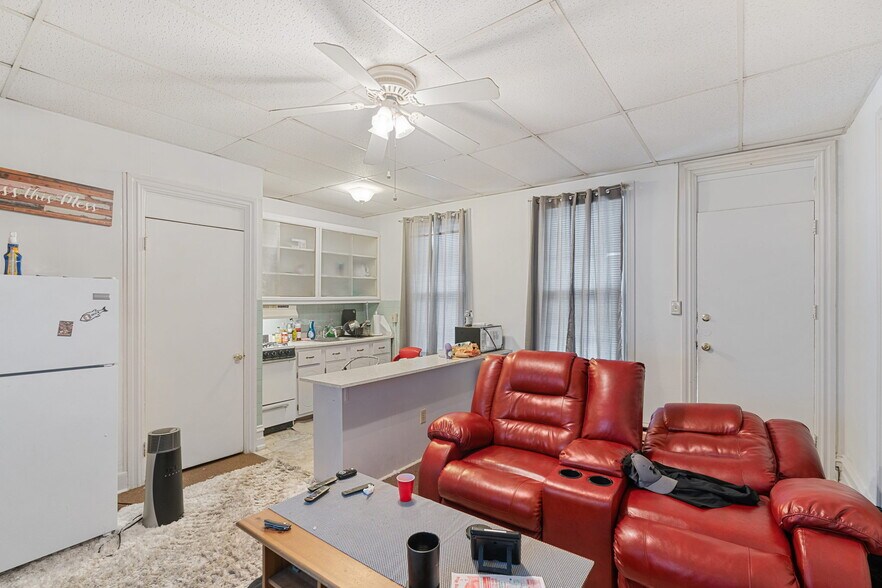 More Photos Of 962 W Hamilton St, Allentown Storefront Retail Residential For Lease